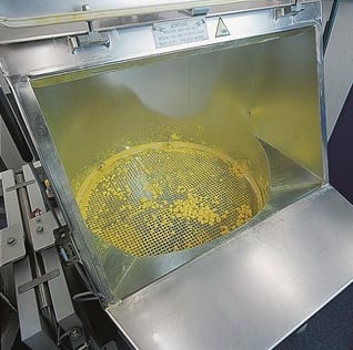 material vibrating screen in use for bulk material flow aid conditioning